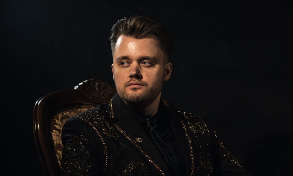 Aukusti koivisto täyttää 30  uusi iskelmälevy avaa elämän suurimmat valinnat | tanssiin Fi