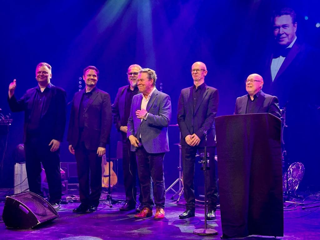 Yllättävä välikohtaus markku aron konsertissa järjestysmies apuun  kuvat | tanssiin Fi