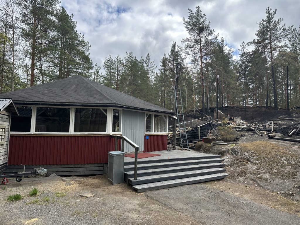 Tulipalo runteli kaikukallion tanssilavaa  lohduttomat kuvat | tanssiin Fi