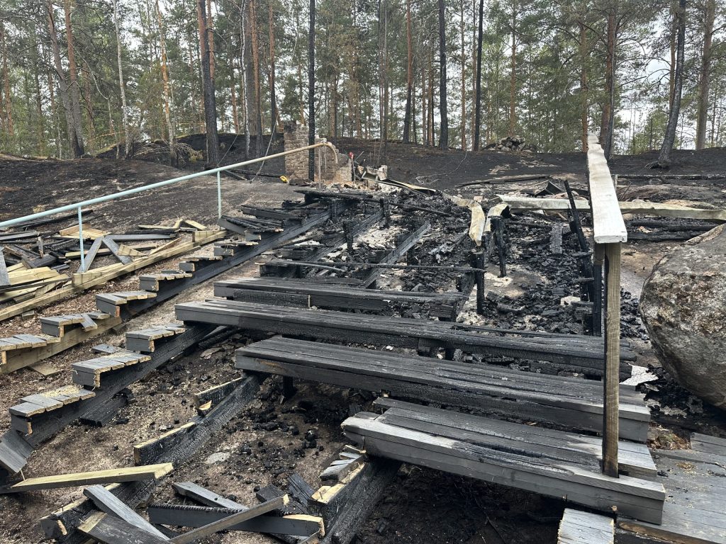 Tulipalo runteli kaikukallion tanssilavaa  lohduttomat kuvat | tanssiin Fi