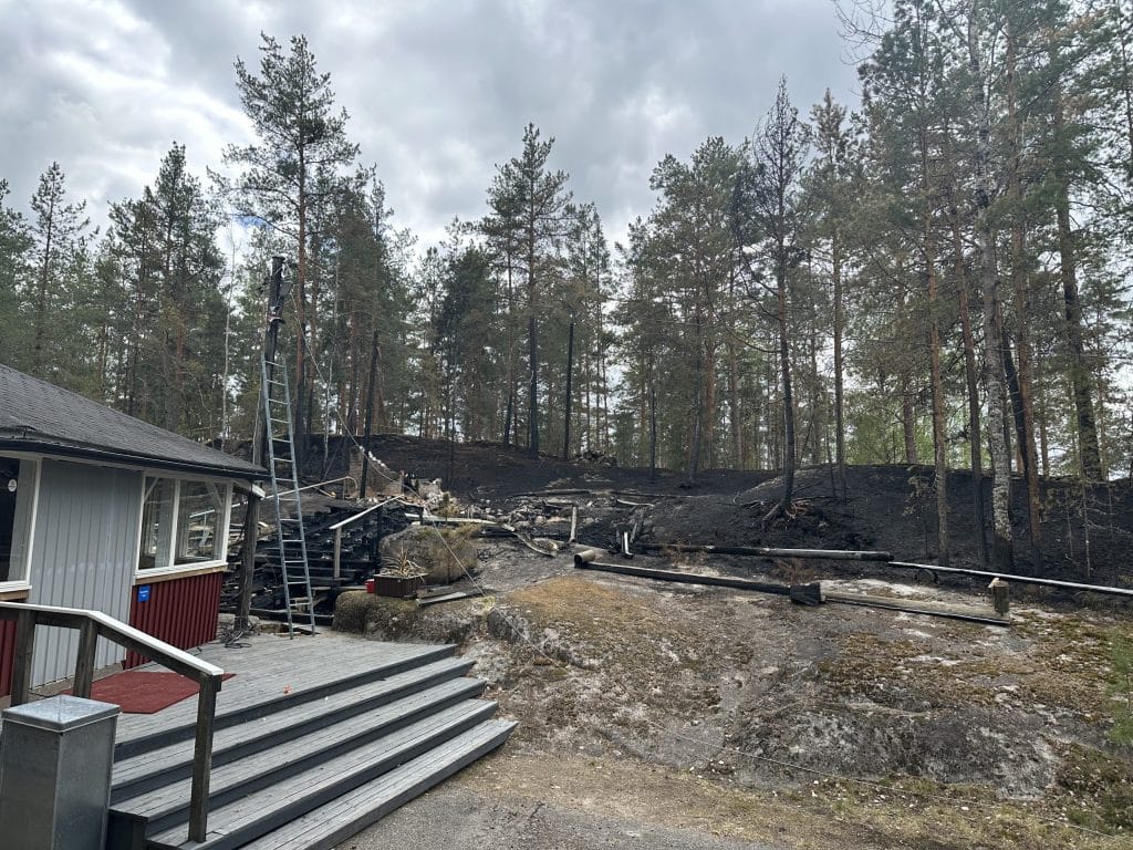 Tulipalo runteli kaikukallion tanssilavaa  lohduttomat kuvat | tanssiin Fi