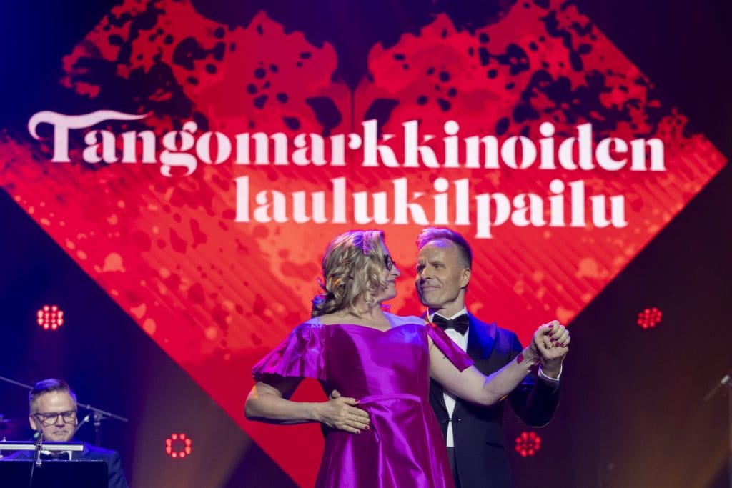 Katja Ståhl ja Mikko Kekäläinen juontajat 11.7.26 Tangomarkkinat 2026 raija mäntyniemi ja juho punkeri veivät tangokruunut seinäjoella | tanssiin Fi
