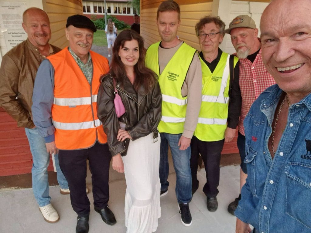 kuikan lavalla.png Kari tapion poika yllätti tanssilavalla video klassikkotulkinnasta | tanssiin Fi