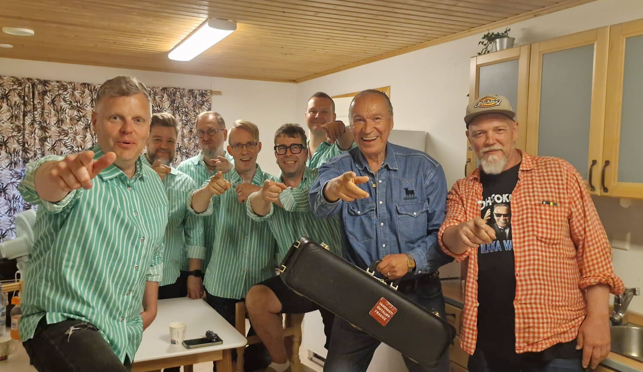 Kari tapion poika yllätti tanssilavalla  video klassikkotulkinnasta | tanssiin Fi