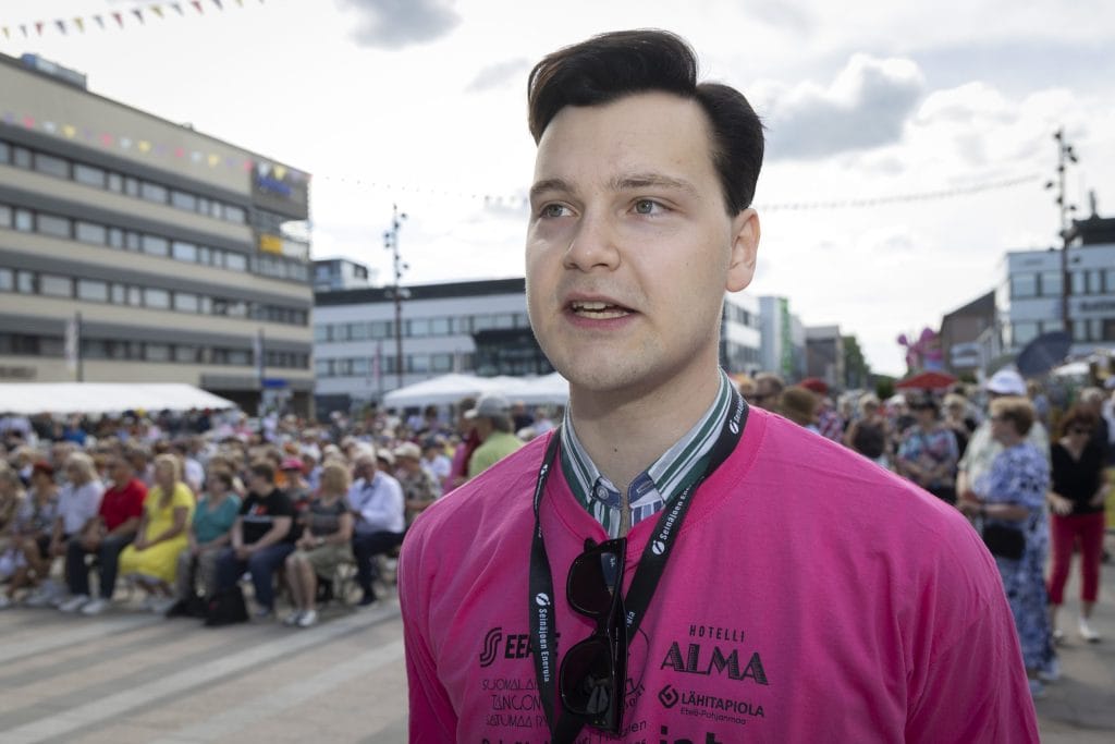 veeti tikkanen puhuu 11.7.26 Veeti tikkanen jättää tangokruunun haikeana muutti takaisin kotiin | tanssiin Fi