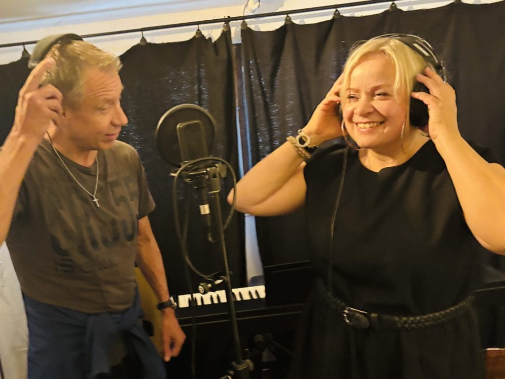 Jouni Keronen ja Sirpa Sola joulutunnelmissa_kuva Tähdittämö Yllätys tangokuningas jouni keronen ja the voicesta tuttu sirpa sola bongattu duetoimassa | tanssiin Fi